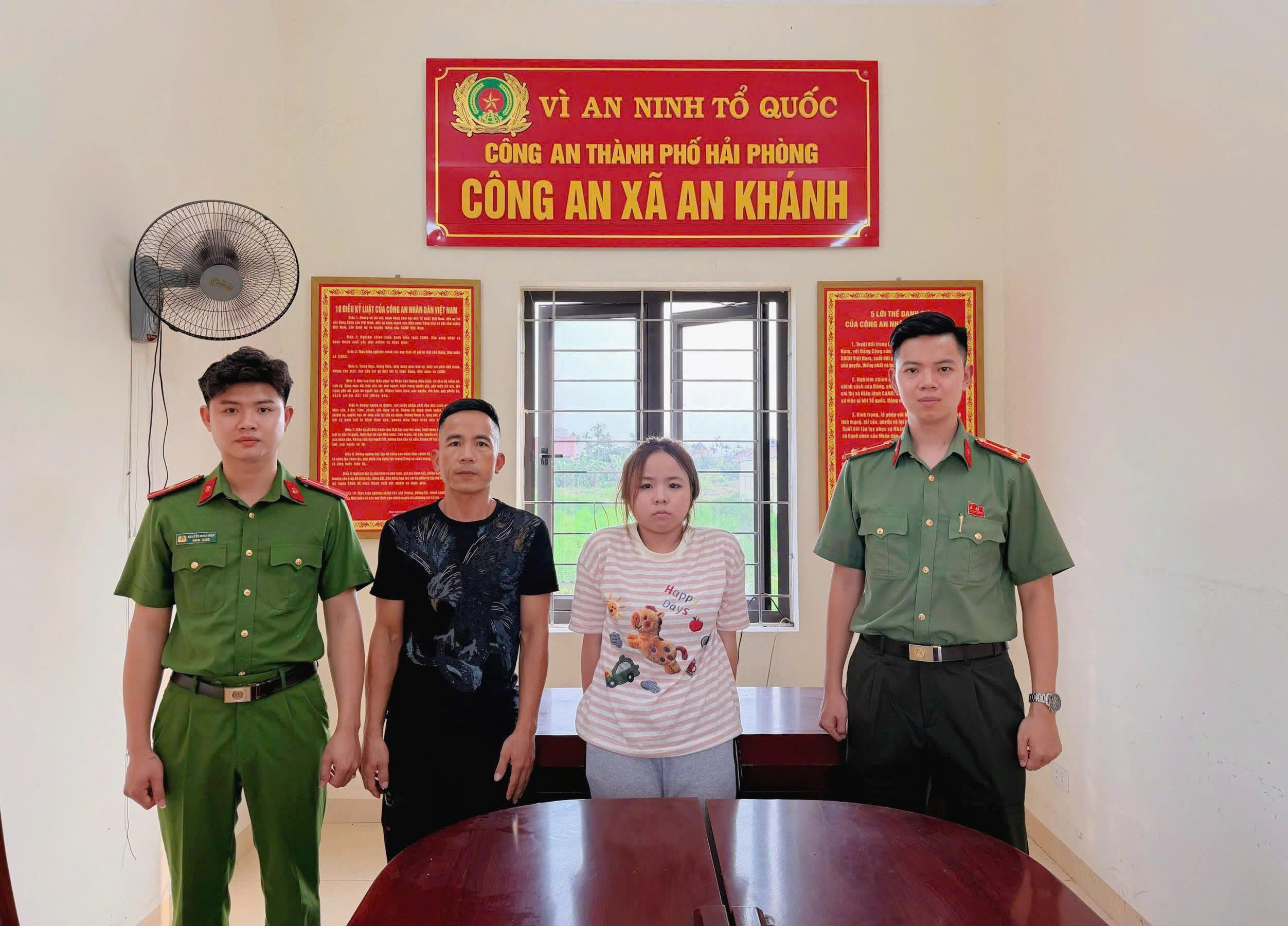 Công an xã An Khánh tìm thấy và bàn giao cháu gái mất tích về gia đình